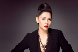 Thu Minh hững hờ khoe vòng 1 quyến rũ