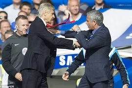 SỐC: Mourinho dọa "đấm vỡ mặt" Wenger