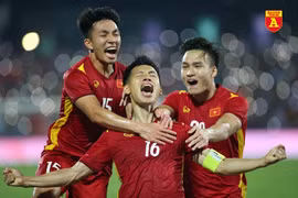 Khoảnh khắc bừng sáng của cầu thủ từng gãy chân nghiêm trọng Đỗ Hùng Dũng