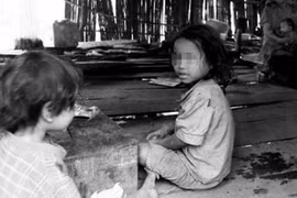 Cha sát hại mẹ, chị cả bươn bải nuôi 4 đứa em
