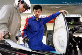 19h tối nay, xăng giảm giá 420 đồng/lít