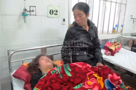 Đang ngủ, một thiếu nữ bị đâm dao vào đầu