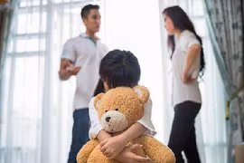 Quy định của pháp luật về quyền yêu cầu thay đổi người nuôi con