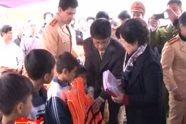 Trao quà cho các hộ dân có hoàn cảnh khó khăn tại Ba Vì