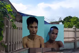 Bắt nhóm đối tượng chuyên bán ma túy qua khe cổng nhà 