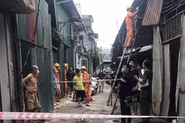 Điều tra nguyên nhân vụ cháy tại kho lạnh ở quận Tây Hồ 