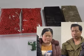 Cất giấu 2 bánh heroin và 12.000 viên ma túy đi bán thì bị bắt 