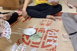 Xử lý nghiêm nhóm đối tượng đánh bạc trong mùa dịch