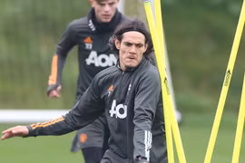 Cực sung trên sân tập M.U, Cavani có kịp ra mắt trước PSG?