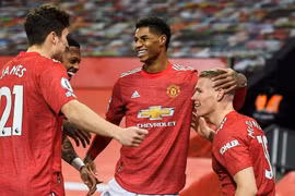 Thắng khó tin trước Leeds, M.U lần đầu vào top 3