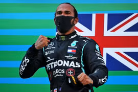 Cán cột mốc mới, Lewis Hamilton vượt qua huyền thoại Michael Schumacher