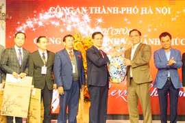 Công an Hà Nội chúc mừng giáng sinh cộng đồng Tin lành Hà Nội 