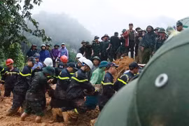 Thượng tướng Lương Tam Quang gửi lời thăm hỏi đến thân nhân các nạn nhân trong vụ sạt lở đất tại huyện Bắc Mê, tỉnh Hà Giang