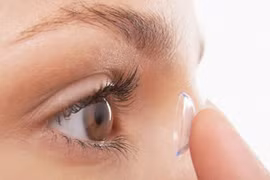 Lý do đeo kính áp tròng dễ nhiễm trùng mắt