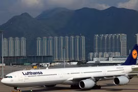 Bé gái đột ngột tử vong trên máy bay