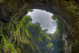 Đại sứ khám phá hang Sơn Đoòng