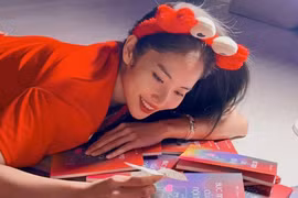 Người đẹp Nam Anh ra sách, nói về hành trình từ "đen" đến "đỏ"