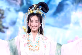 Hoa hậu Tiểu Vy biến hình thành "Tiên" tại "Táo Xuân 2023"