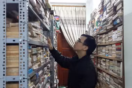 Chàng trai 8X và kho sách cũ khổng lồ