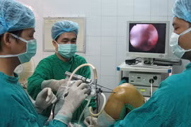 Chia sẻ kỹ thuật thay khớp háng