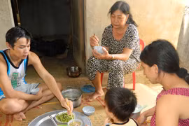  Đoàn tụ sau chuyến đi biển hãi hùng 