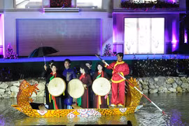 Lộng lẫy dạ tiệc bên sông