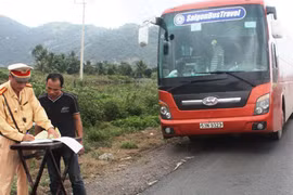 CSGT “tung chiêu” xử mạnh lái xe chạy ẩu