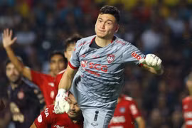 Muangthong Utd chưa "buông tha" Đặng Văn Lâm