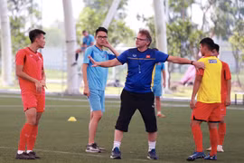 HLV Philippe Troussier ra mắt đội tuyển quốc gia và U23 Việt Nam