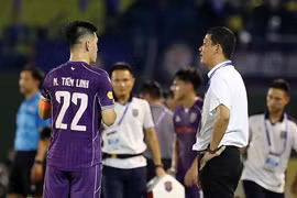 Tiến Linh trái ý thầy và chuyện "ghế HLV 4 chân, cầu thủ giữ 3"