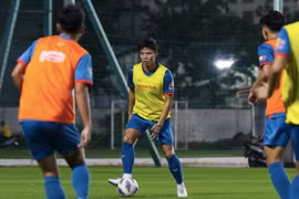 Quế Ngọc Hải trở lại, HLV Troussier vơi nỗi lo hàng thủ tại vòng loại World Cup