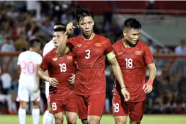 Tuyển Việt Nam thắng nhọc Hong Kong (TQ) trong ngày HLV Troussier ra mắt