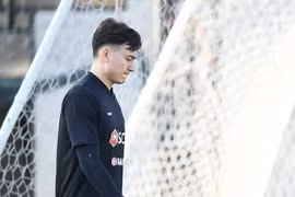 Đặng Văn Lâm thấp thỏm trong "chế độ chờ"
