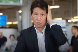 Thái Lan cách ly HLV Nishino 14 ngày