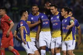 Thắng đẹp Hải Phòng, Hà Nội FC lên đỉnh bảng chờ... án phạt