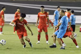[Video] Thầy Park chơi bóng "ma" cùng học trò trước trận gặp Ả Rập Xê Út