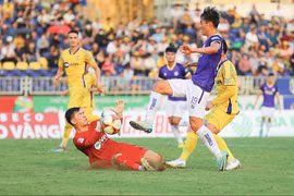 SLNA thay 'tướng', miễn vé vào sân Vinh để mong trụ hạng