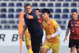 HLV Troussier mang thêm 4 tuyển thủ sang Campuchia dự phòng