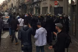 CĐV Đức và Ukraine gây náo loạn đường phố Lille