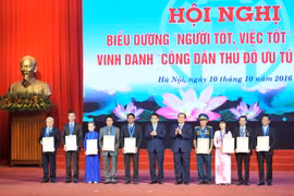 Hà Nội vinh danh 9 công dân Thủ đô ưu tú 2016