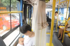 Ghế cho con bú trên xe buýt