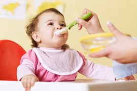 Không nên cho trẻ ăn nhiều bột ăn dặm ngũ cốc gạo