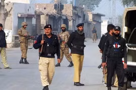 Đánh bom kinh hoàng đoàn xe quân sự Pakistan làm 20 lính thiệt mạng