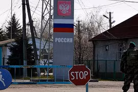 Ukraine cấm nhập cảnh toàn bộ nam giới Nga từ 16 đến 60 tuổi