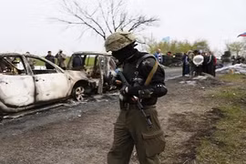 Slavyansk ra lệnh giới nghiêm, kêu gọi Nga kéo quân vào miền Đông