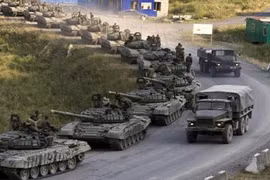 Mỹ: Nga chuẩn bị triển khai xe tăng và pháo sang Ukraine