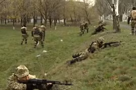 Dân quân Donetsk quyết tử, đánh lui quân cực hữu Pravyi Sektor vào rừng 