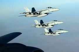 Mỹ-NATO ném bom IS, Syria “tranh thủ” giải phóng 2 thành phố chiến lược