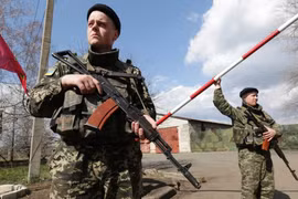 Hai phe xung đột ở Ukraine kí hiệp ước cấm các hành động quân sự