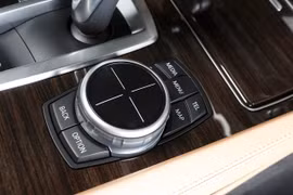BMW cho ra mắt bộ điều khiển iDrive mới 